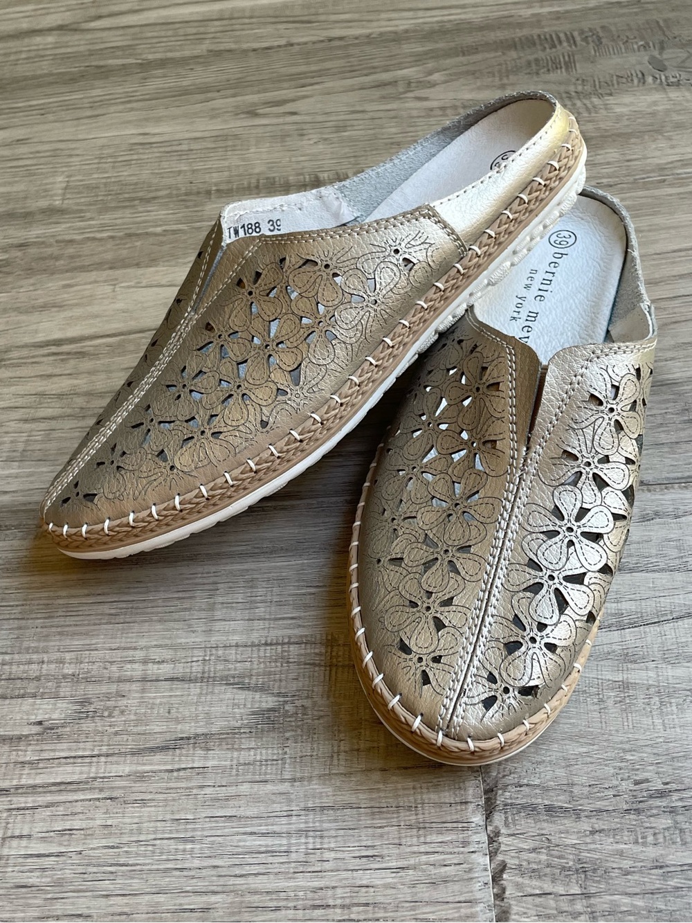 Bernie Mev TW168 Laser-Cut Metallic Floral Mules Champagne/Gold Color SZ 39